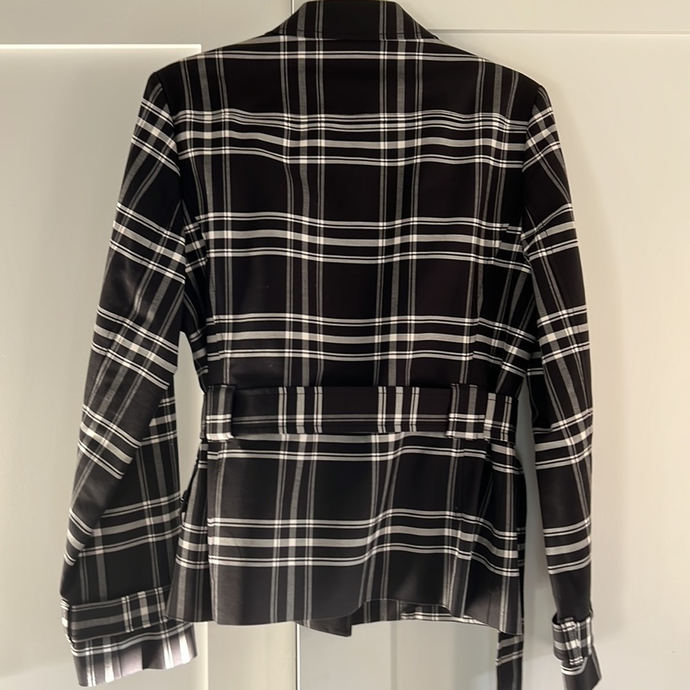 Jones New York stretch raincoat short trench. B&W plaid. - Picture 7 of 9